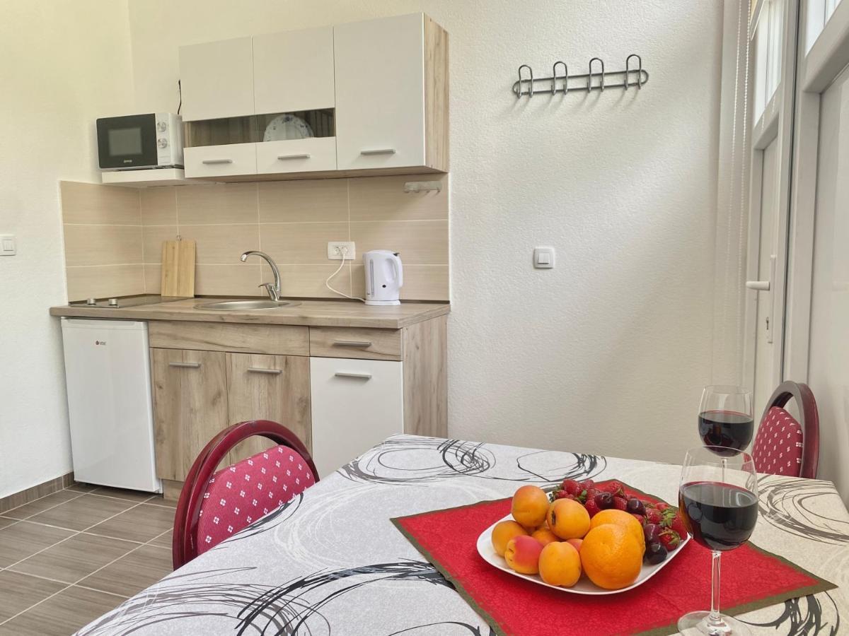 Sutomarina Apartments Сутоморе Екстер'єр фото